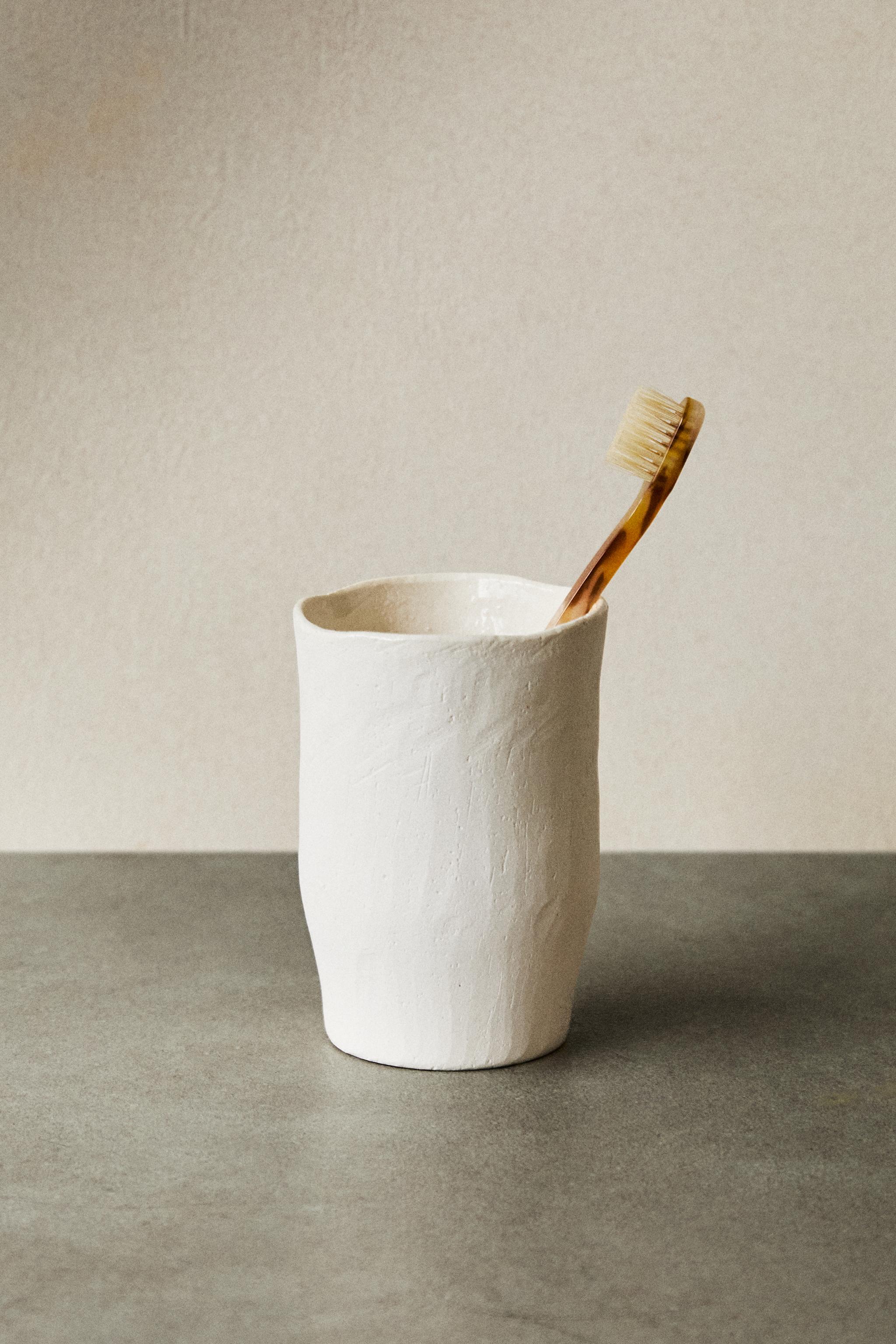 MATTE CERAMIC TOOTHBRUSH HOLDER